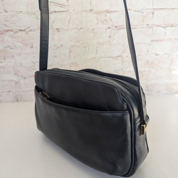 VTG Cole Haan Black Pebbled Leather Camera Bag - Minimalist Crossbody - Gold Har - Picture 3 of 16